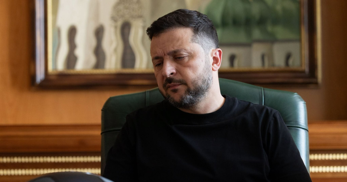 Volodimir Zelenski discutând cu oficiali europeni despre asistență financiară Ucraina și deficit bugetar apărare pentru rachete interceptoare Patriot | sursa foto: Digi24 Volodimir Zelenski discutând cu oficiali europeni despre asistență financiară Ucraina și deficit bugetar apărare pentru rachete interceptoare Patriot | sursa foto: Digi24