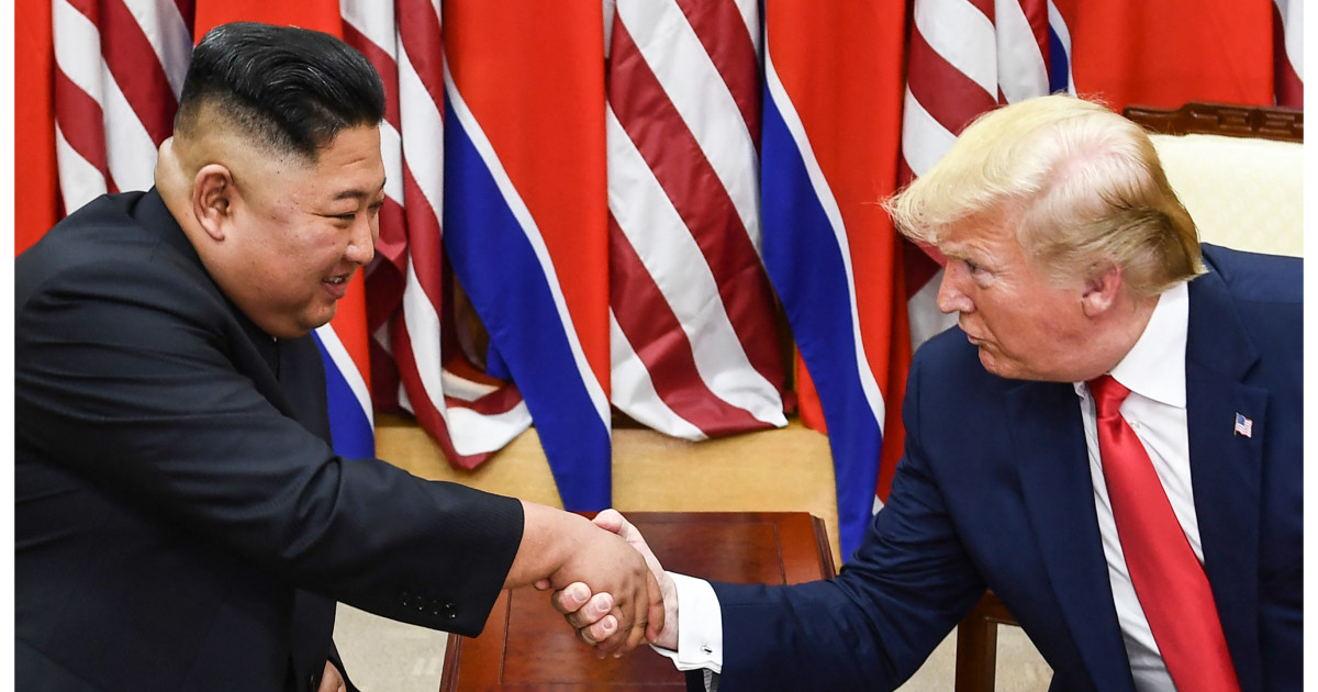Kim Ju-ae însoțește liderul Kim Jong-un la un eveniment oficial, simbolizând rolul său în succesiunea Kim Jong-un și summitul SUA-Coreea de Nord. | sursa foto: Digi24 Kim Ju-ae însoțește liderul Kim Jong-un la un eveniment oficial, simbolizând rolul său în succesiunea Kim Jong-un și summitul SUA-Coreea de Nord. | sursa foto: Digi24