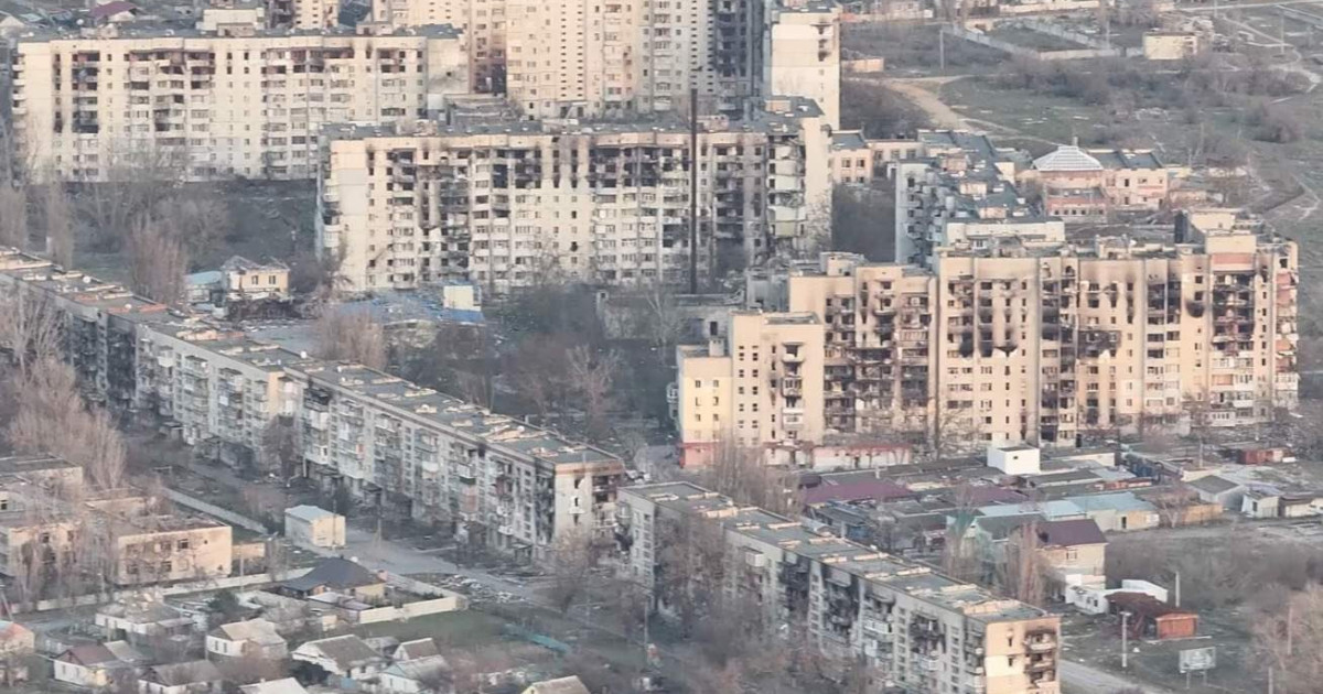 Locuitori ai orașului Oleșkî așteptând ajutoare umanitare în condiții de criză umanitară Oleșkî, blocada ajutoare și evacuare civili imposibilă. | sursa foto: Digi24 Locuitori ai orașului Oleșkî așteptând ajutoare umanitare în condiții de criză umanitară Oleșkî, blocada ajutoare și evacuare civili imposibilă. | sursa foto: Digi24