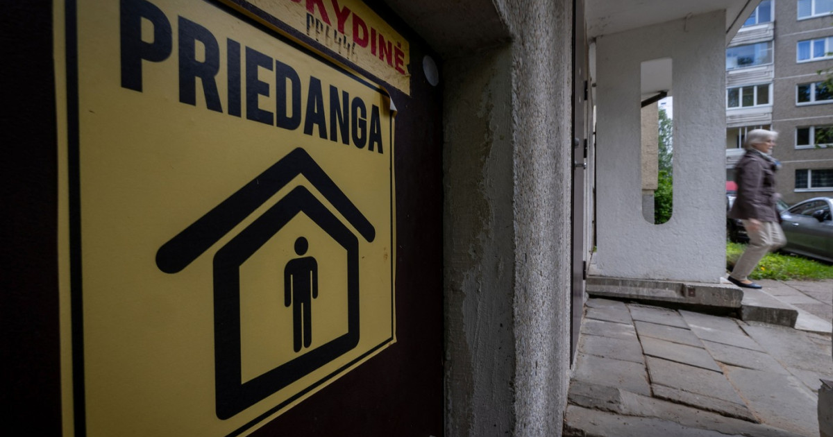 Trusă de urgență complet echipată cu pături termoizolante, provizii medicale și radio, pregătire pentru situații de urgență în Lituania. | sursa foto: Digi24 Trusă de urgență complet echipată cu pături termoizolante, provizii medicale și radio, pregătire pentru situații de urgență în Lituania. | sursa foto: Digi24