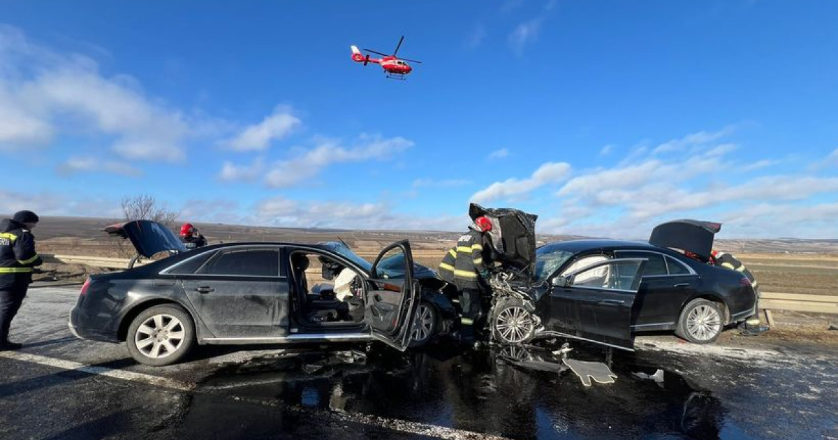 Două mașini avariate grav pe DN 24 în accident Iași provocat de infarct la volan, cu femeie însărcinată accident transportată de urgență | sursa foto: Digi24 Două mașini avariate grav pe DN 24 în accident Iași provocat de infarct la volan, cu femeie însărcinată accident transportată de urgență | sursa foto: Digi24