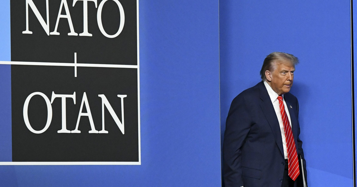 Donald Trump vorbind la reuniunea NATO, subliniind creșterea cheltuielilor de apărare și impactul asupra relațiilor transatlantice. | sursa foto: Digi24 Donald Trump vorbind la reuniunea NATO, subliniind creșterea cheltuielilor de apărare și impactul asupra relațiilor transatlantice. | sursa foto: Digi24