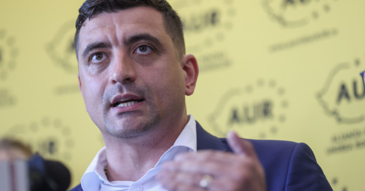 George Simion vorbind la o conferință de presă, criticând guvernul legitim după atacul cu dronă Galați și cerând responsabilitate imediată. | sursa foto: Digi24 George Simion vorbind la o conferință de presă, criticând guvernul legitim după atacul cu dronă Galați și cerând responsabilitate imediată. | sursa foto: Digi24