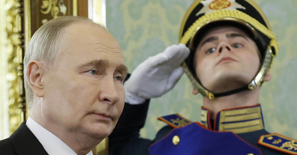 Președintele Vladimir Putin susținând un discurs oficial despre război Rusia-Ucraina, reflectând poziția Kremlinului și declarațiile sale recente. | sursa foto: Digi24 Președintele Vladimir Putin susținând un discurs oficial despre război Rusia-Ucraina, reflectând poziția Kremlinului și declarațiile sale recente. | sursa foto: Digi24