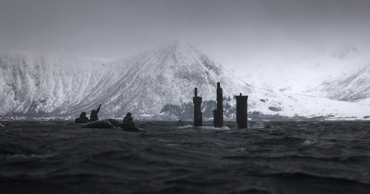 Harta strategică a culoarului arctic evidențiind poziția rachetelor hipersonice rusești și punctele cheie pentru securitatea nordică și NATO. | sursa foto: Digi24 Harta strategică a culoarului arctic evidențiind poziția rachetelor hipersonice rusești și punctele cheie pentru securitatea nordică și NATO. | sursa foto: Digi24