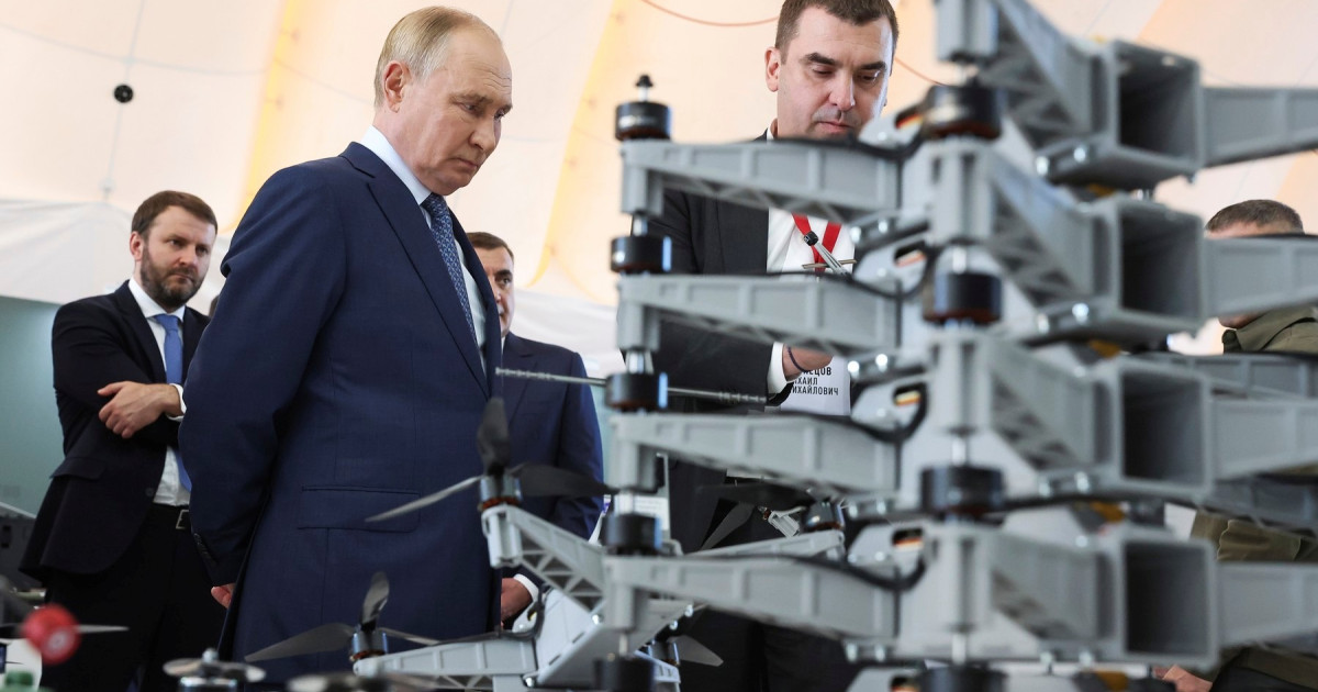 Harta schematică a rețelei de producție a dronelor Garpiya și a sateliților proiectului Rassvet vizate de sancțiuni UE Rusia pentru limitarea capacității militare. | sursa foto: Digi24 Harta schematică a rețelei de producție a dronelor Garpiya și a sateliților proiectului Rassvet vizate de sancțiuni UE Rusia pentru limitarea capacității militare. | sursa foto: Digi24
