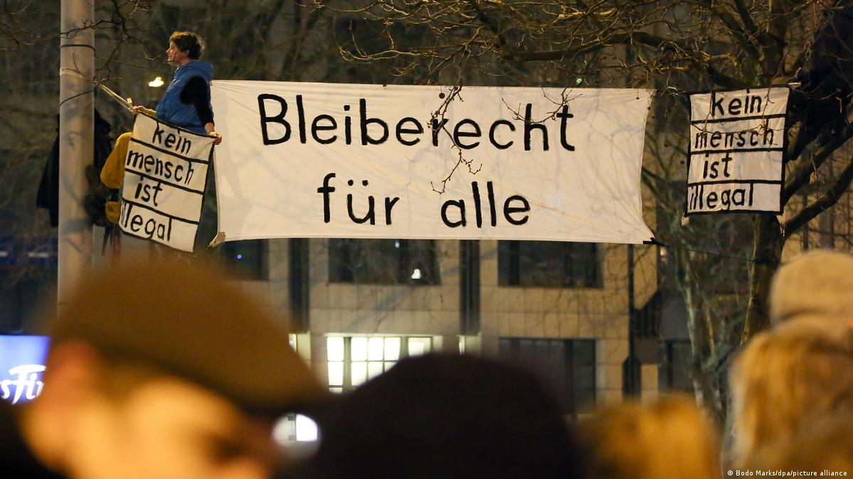 Should Illegal Immigrants Be Granted Residency in the United States? Should Illegal Immigrants Be Granted Residency in the United States?