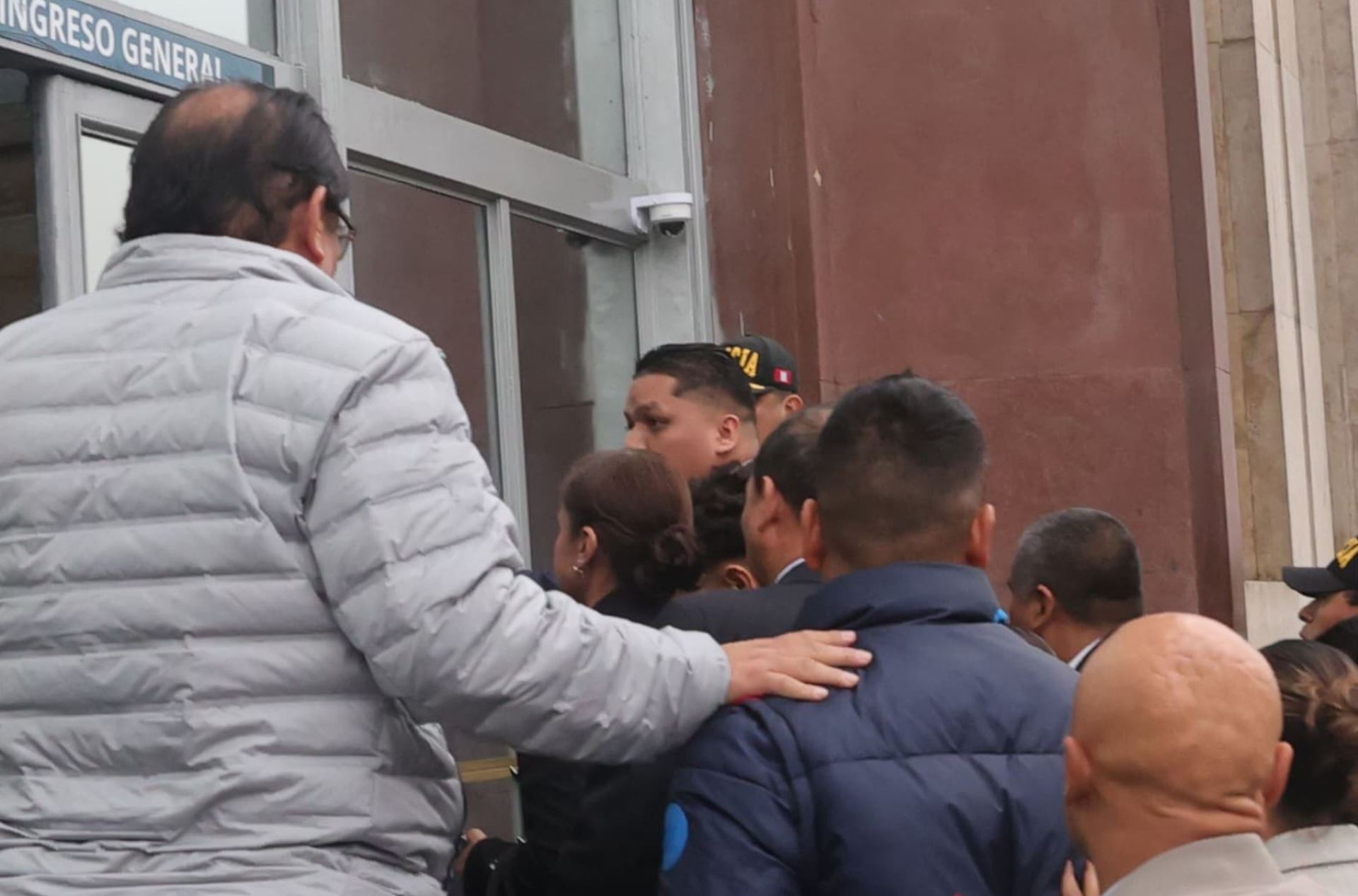 Patricia Benavides intenta tomar nuevamente el control del despacho fiscal Patricia Benavides intenta tomar nuevamente el control del despacho fiscal
