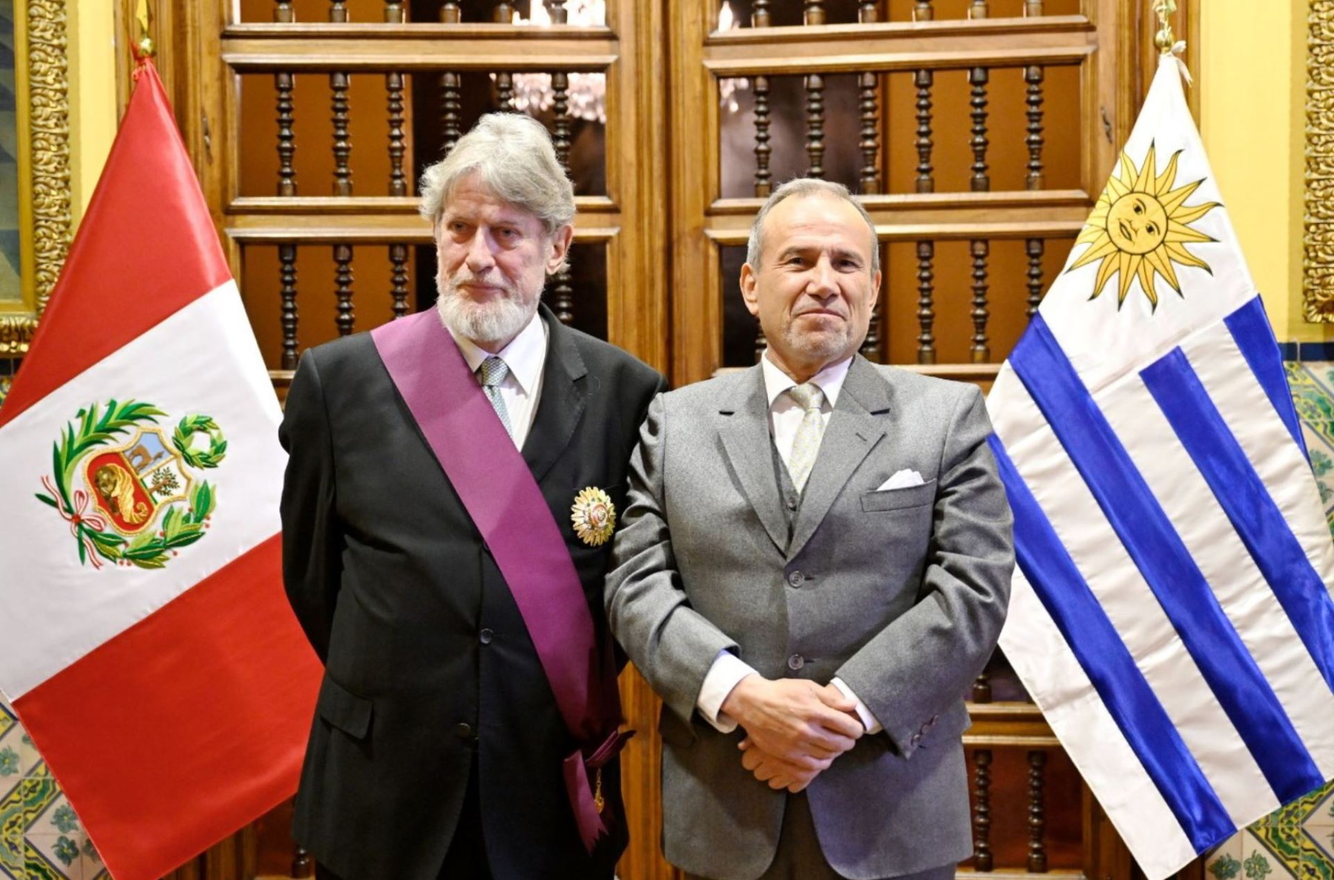 Reconocimiento bilateral: Perú otorga la Orden El Sol del Perú, Gran Cruz, a embajador uruguayo Reconocimiento bilateral: Perú otorga la Orden El Sol del Perú, Gran Cruz, a embajador uruguayo