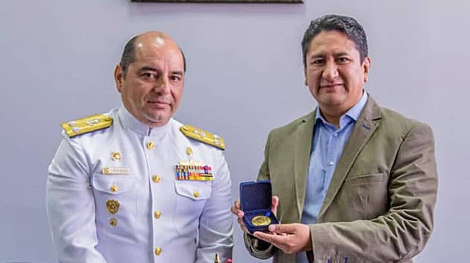 Gobierno remueve a comandante general de la Marina y nombra a Federico Bravo de Rueda en su reemplazo Gobierno remueve a comandante general de la Marina y nombra a Federico Bravo de Rueda en su reemplazo