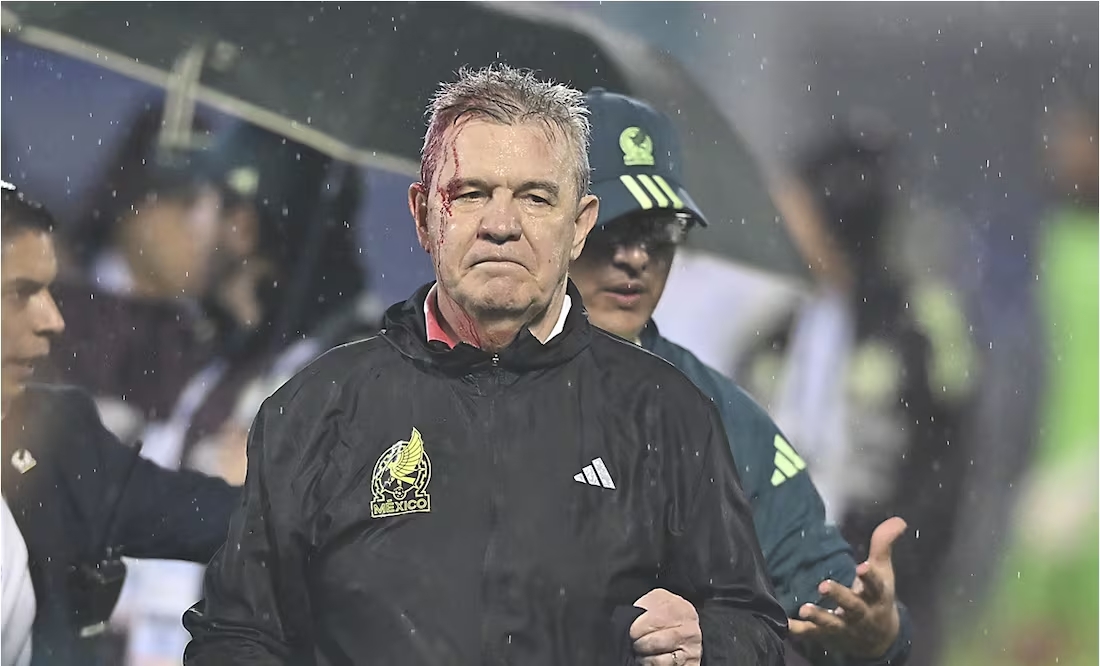 Esto dijo Javier Aguirre tras la agresión que sufrió en el México vs Honduras: No nos cag… Esto dijo Javier Aguirre tras la agresión que sufrió en el México vs Honduras: No nos cag…