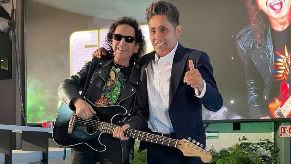 Jorge Campos se avienta palomazo de ‘ADO’ con Álex Lora en el Viernes Botanero Jorge Campos se avienta palomazo de ‘ADO’ con Álex Lora en el Viernes Botanero