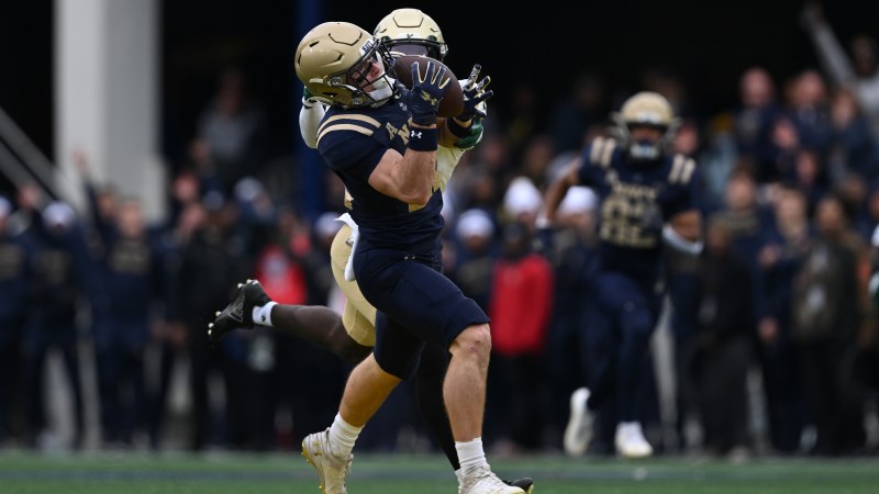 Navy big-plays its way to win over No. 24 USF, seizes inside track for final College Football Playoff auto bid Navy big-plays its way to win over No. 24 USF, seizes inside track for final College Football Playoff auto bid