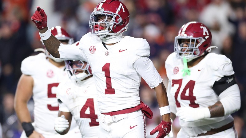 No. 10 Alabama hangs on to win chaotic Iron Bowl and advance to SEC championship No. 10 Alabama hangs on to win chaotic Iron Bowl and advance to SEC championship
