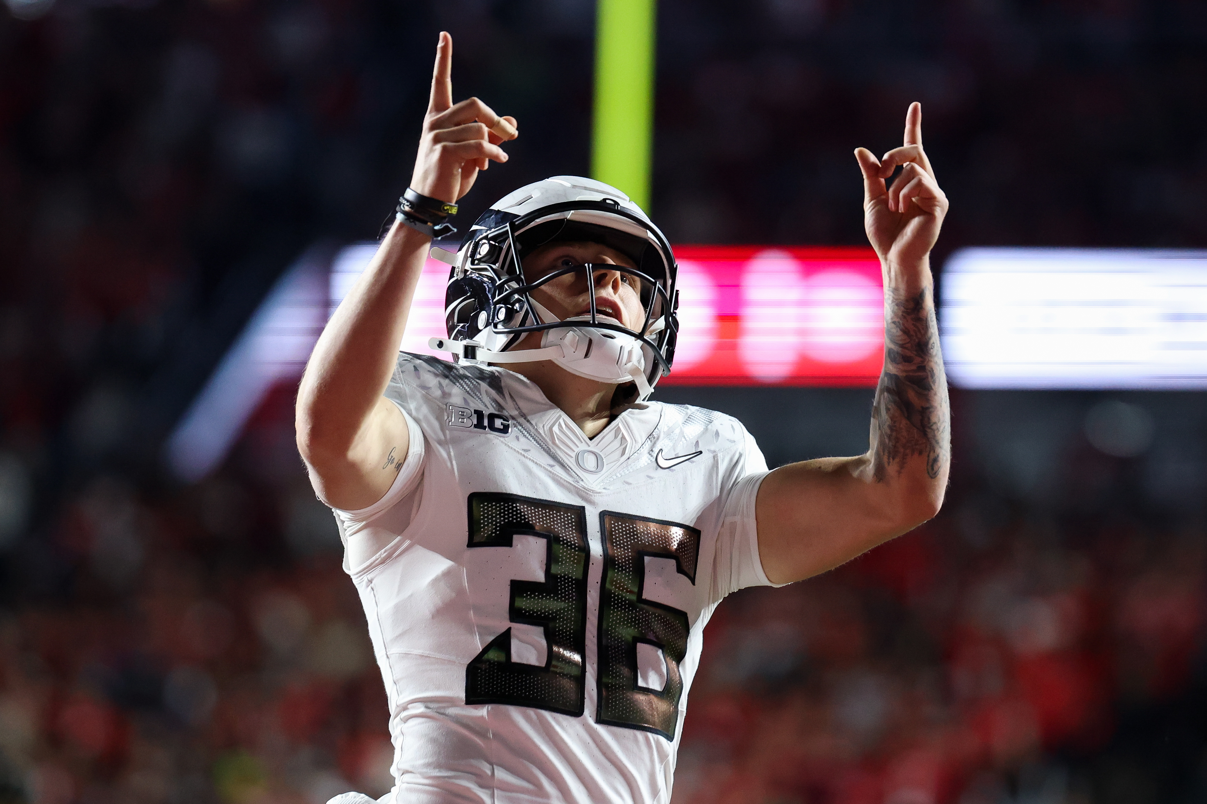 PISCATAWAY, NEW JERSEY - OCTOBER 18: Atticus Sappington #36 of the Oregon Ducks points up after a kick off against the Rutgers Scarlet Knights at SHI Stadium on October 18, 2025 in Piscataway, New Jersey. (Photo by Isaiah Vazquez/Getty Images)