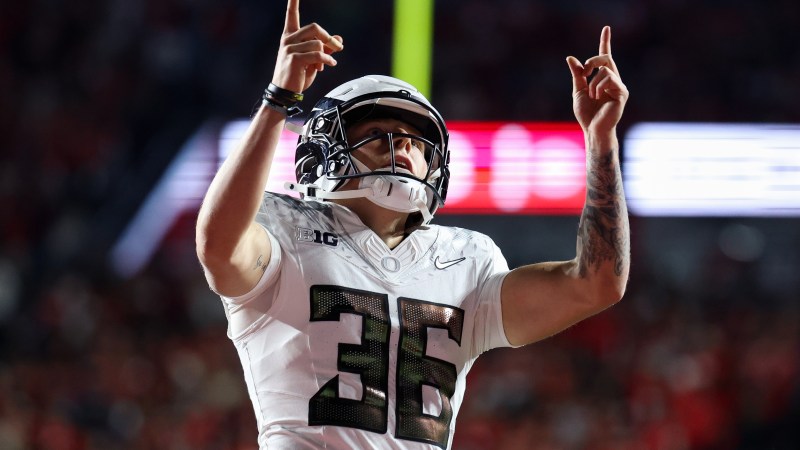 No. 9 Oregon gets 18-16 win over No. 20 Iowa on field goal with 3 seconds left No. 9 Oregon gets 18-16 win over No. 20 Iowa on field goal with 3 seconds left