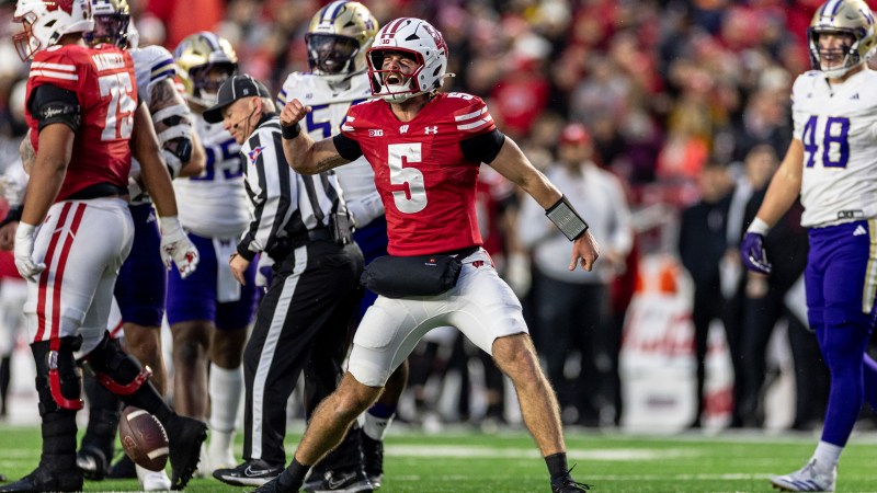 Wisconsin snaps 10-game Big Ten losing streak with upset win over No. 23 Washington as punter leads team in passing Wisconsin snaps 10-game Big Ten losing streak with upset win over No. 23 Washington as punter leads team in passing