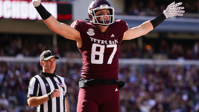 No. 3 Texas A&M somehow beats South Carolina 31-30 after trailing 30-3 at halftime No. 3 Texas A&M somehow beats South Carolina 31-30 after trailing 30-3 at halftime