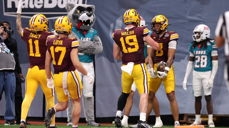 Jalen Smith's second diving TD grab wins Rate Bowl as Minnesota denies New Mexico first 10-win season since 1982 Jalen Smith's second diving TD grab wins Rate Bowl as Minnesota denies New Mexico first 10-win season since 1982