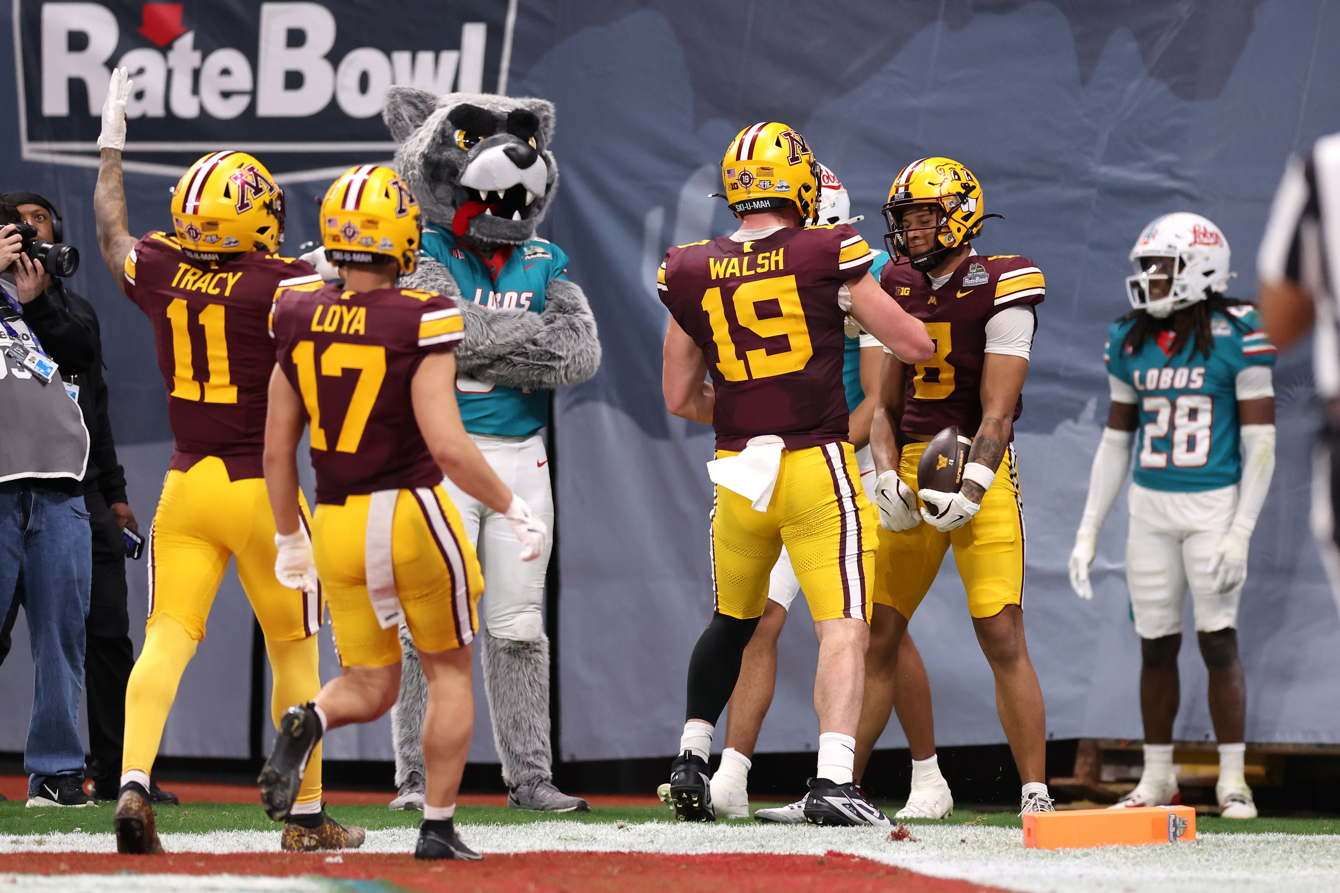Jalen Smith's second diving TD grab wins Rate Bowl as Minnesota denies New Mexico first 10-win season since 1982 Jalen Smith's second diving TD grab wins Rate Bowl as Minnesota denies New Mexico first 10-win season since 1982
