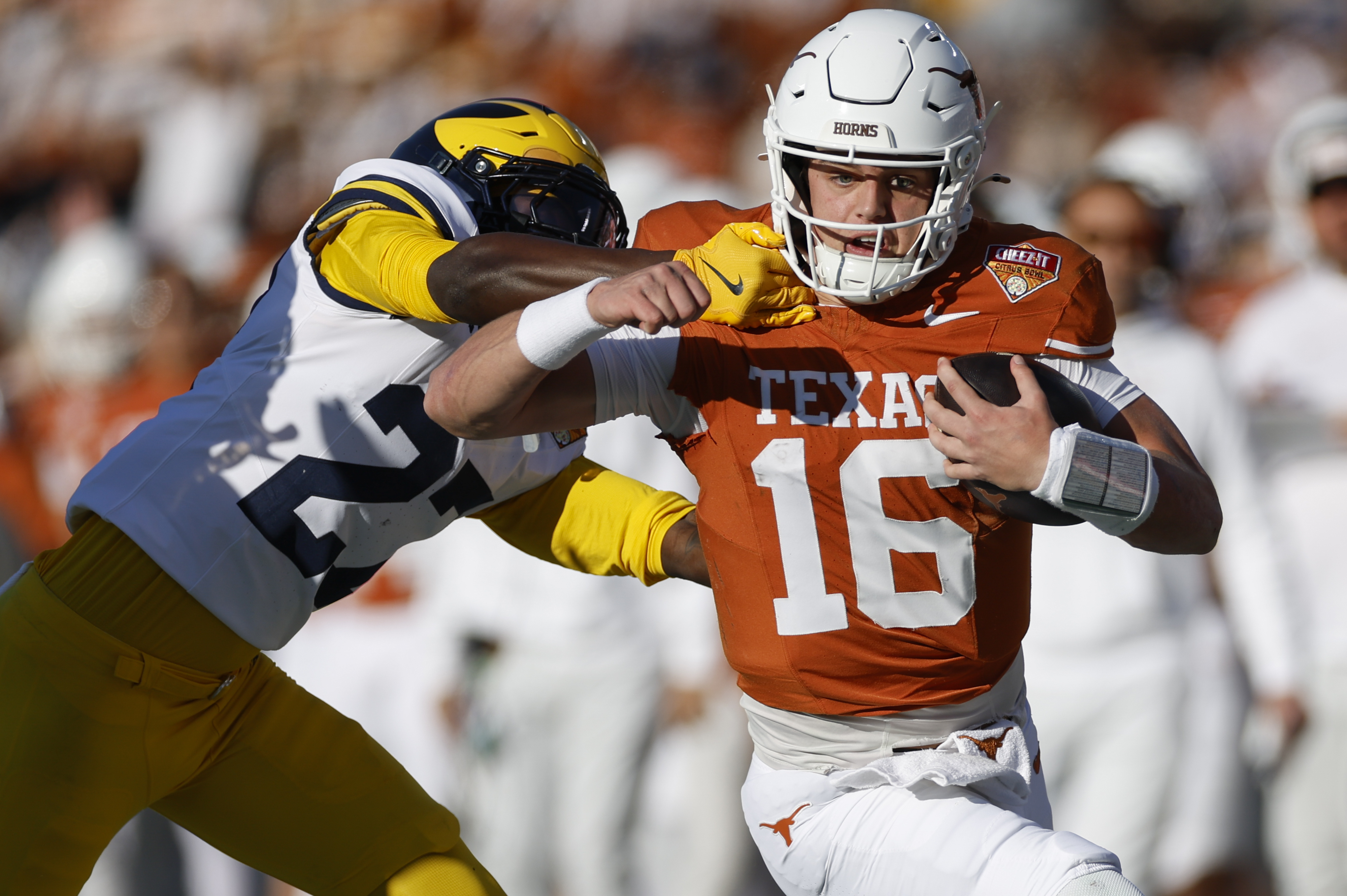 ORLANDO, FL - DECEMBER 31: Texas Longhorns quarterback Arch Manning (16) runs with the ball during the Cheez-It Citrus Bowl game between the Michigan Wolverines and the Texas Longhorns on December 31, 2025 at Campting World Stadium in Orlando, Fl. (Photo by David Rosenblum/Icon Sportswire via Getty Images)