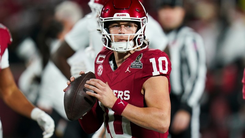 QB John Mateer returns to Oklahoma next season QB John Mateer returns to Oklahoma next season