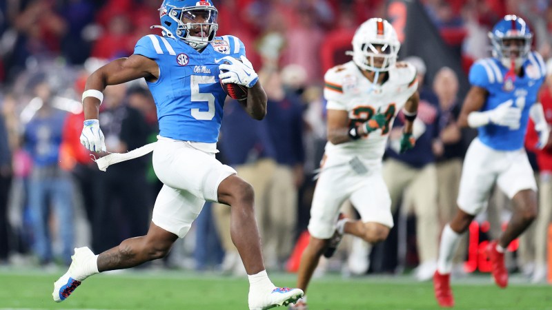 Fiesta Bowl: Ole Miss RB Kewan Lacy misses time after 73-yard TD run, returns in 2nd half Fiesta Bowl: Ole Miss RB Kewan Lacy misses time after 73-yard TD run, returns in 2nd half