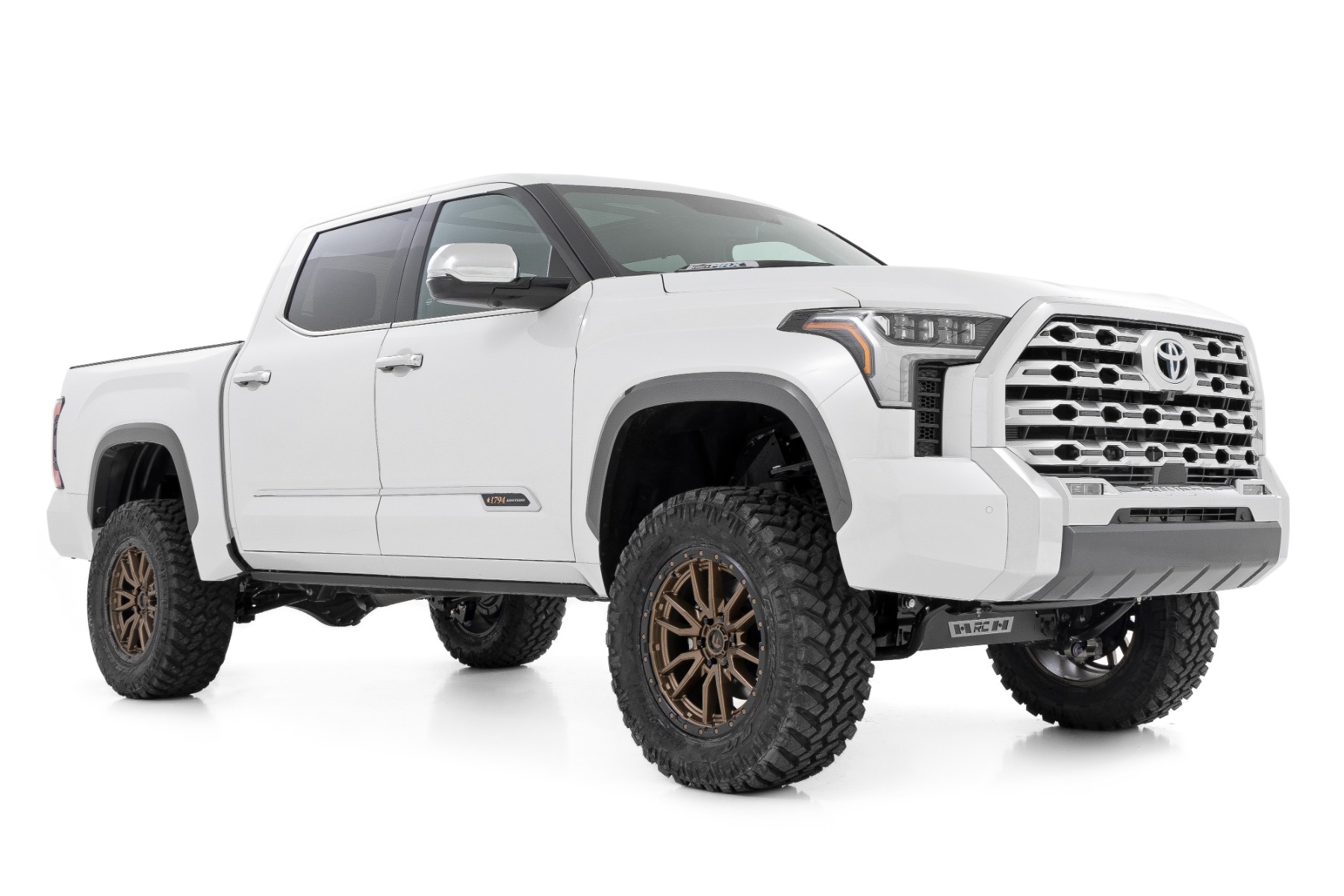 https://ewr1.vultrobjects.com/sema-data-images/DHTP/2022_tundra_6in_lift_with_air_ride_-_71800.jpg