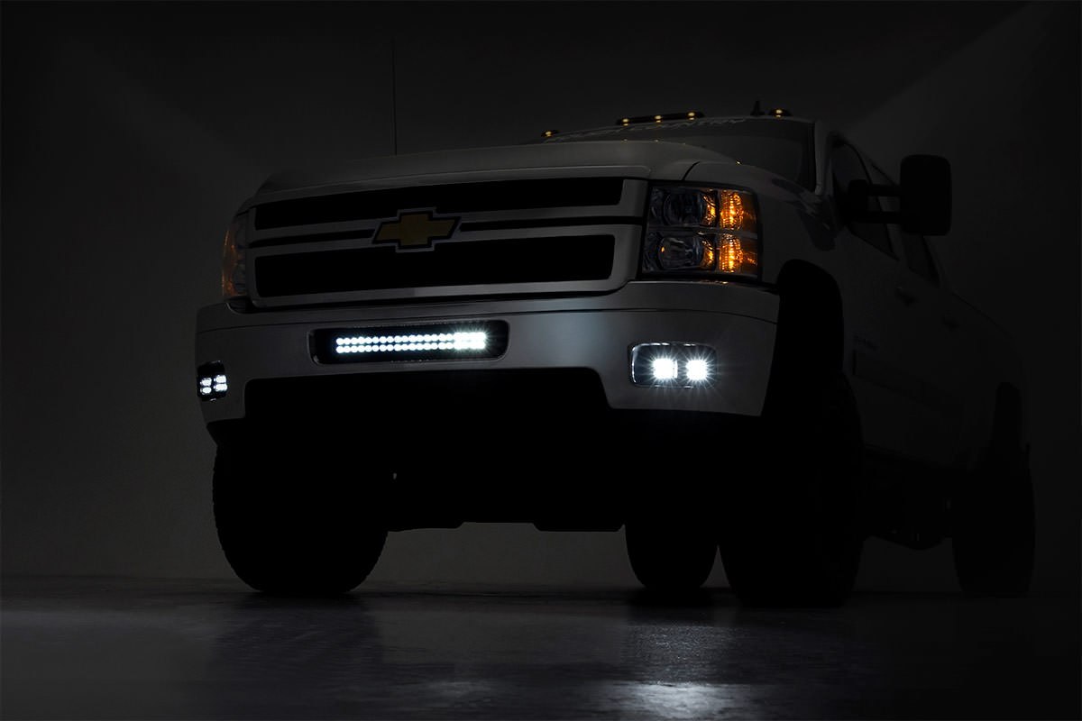 https://ewr1.vultrobjects.com/sema-data-images/DHTP/chevy-2500hd-2in-bs-fogs-70762-base.jpg