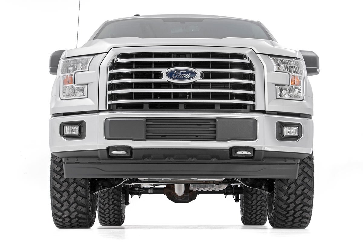 https://ewr1.vultrobjects.com/sema-data-images/DHTP/ford-lift-kit_54520-silverf150_2_2_1_1.jpg