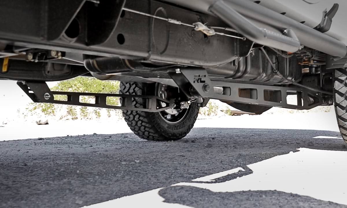 https://ewr1.vultrobjects.com/sema-data-images/DHTP/gm-traction-bar-kit_11001-base.jpg