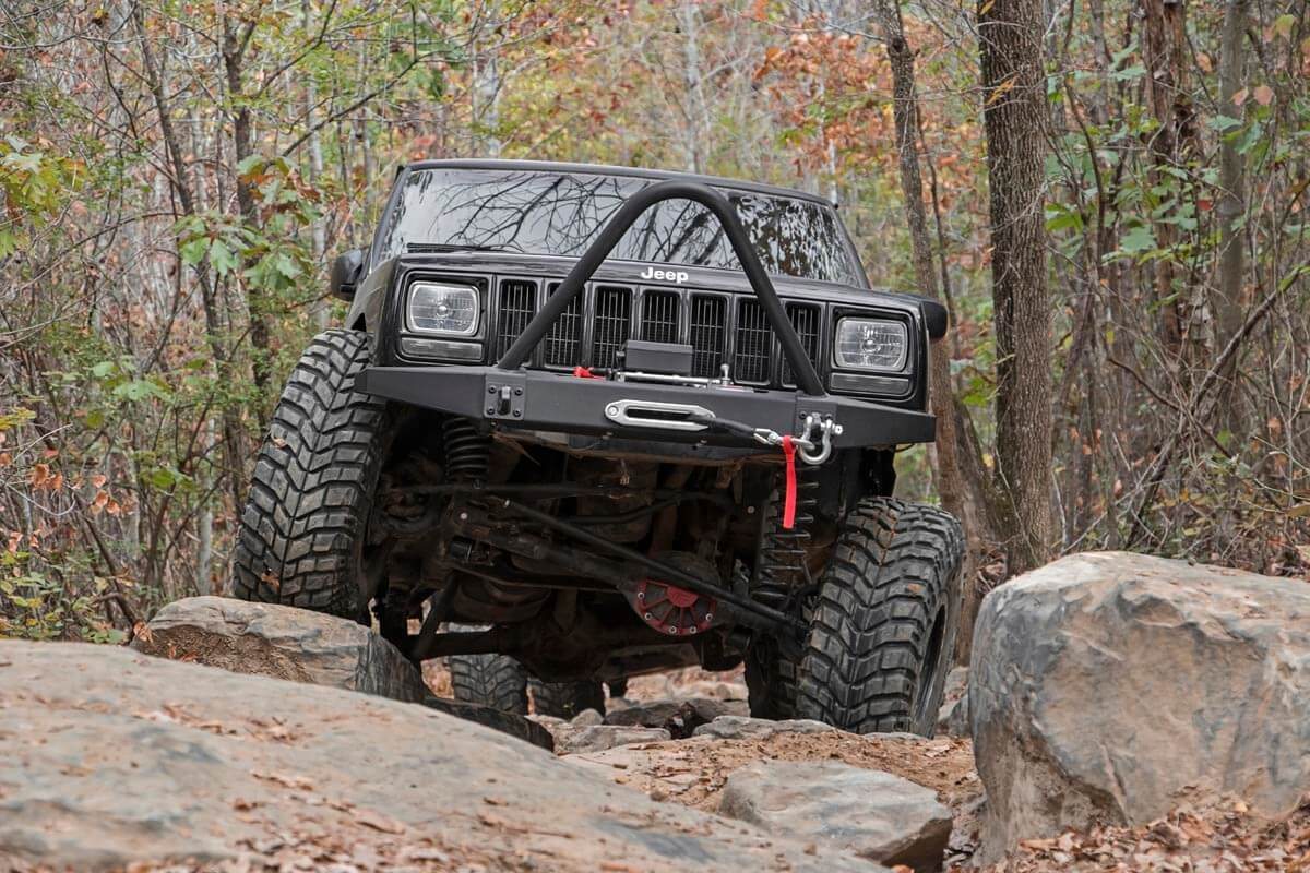 https://ewr1.vultrobjects.com/sema-data-images/DHTP/xj_winch_bumper_-_1057.jpg