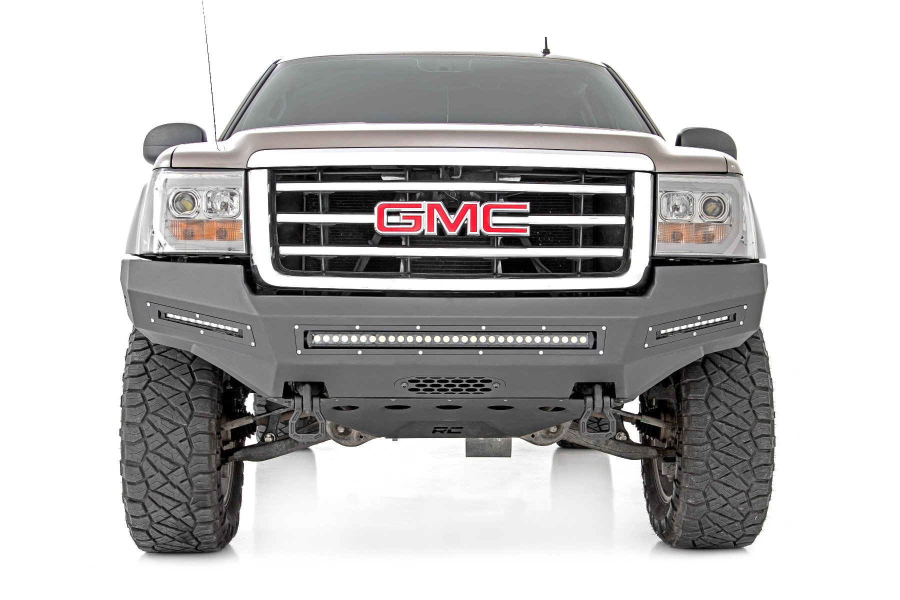 https://ewr1.vultrobjects.com/sema-data-images/DHTP/07-13_gmc_1500_hight_clearance_bumper_leds_-_10912.jpg