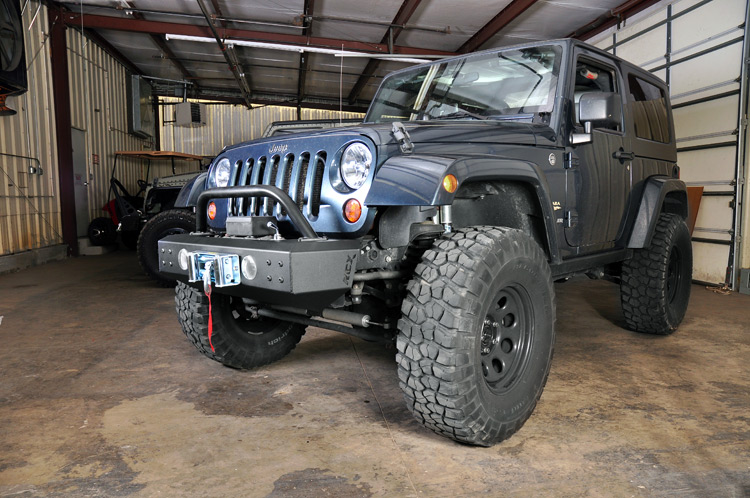 https://ewr1.vultrobjects.com/sema-data-images/DHTP/bumper-light-bar_1056-base.jpg
