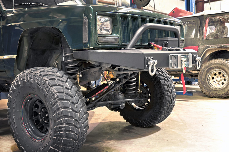 https://ewr1.vultrobjects.com/sema-data-images/DHTP/bumper-light-bar_1056-base.jpg