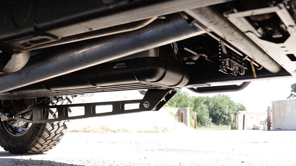 https://ewr1.vultrobjects.com/sema-data-images/DHTP/gm-traction-bar-kit_11001-base.jpg