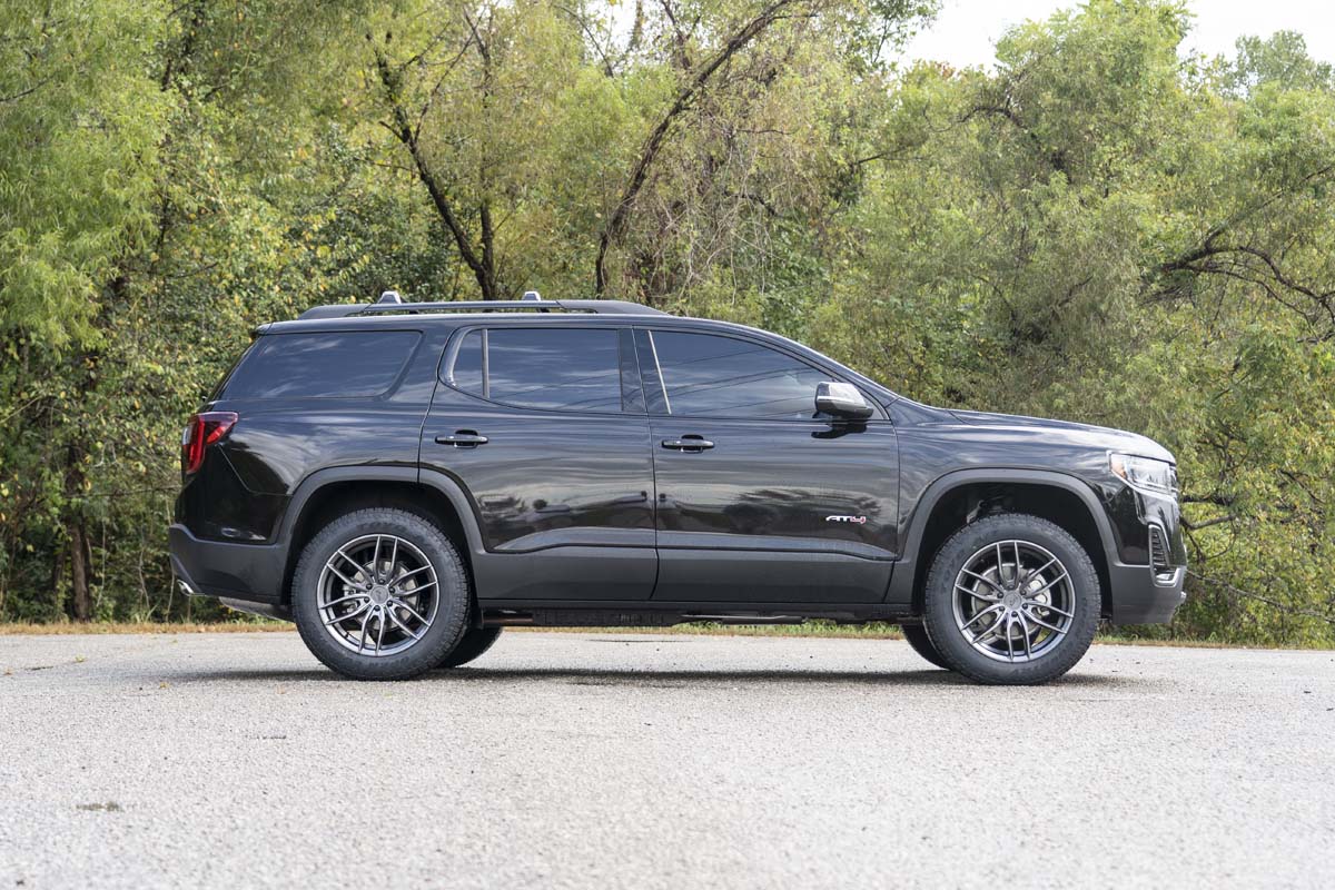 https://ewr1.vultrobjects.com/sema-data-images/DHTP/2017_gmc_acadia_1_5in_leveling_kit_-_11005.jpg