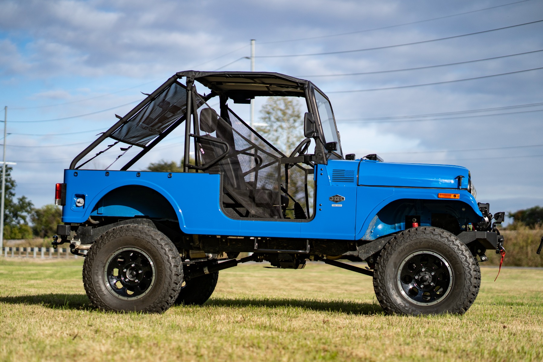 https://ewr1.vultrobjects.com/sema-data-images/DHTP/18-20_mahindra_roxor_5in_lift_-_99009.jpg