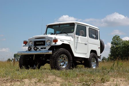 https://ewr1.vultrobjects.com/sema-data-images/DHTP/64-80_4in_fj40_land_cruiser_n3_kit_-_73530_preview.jpg