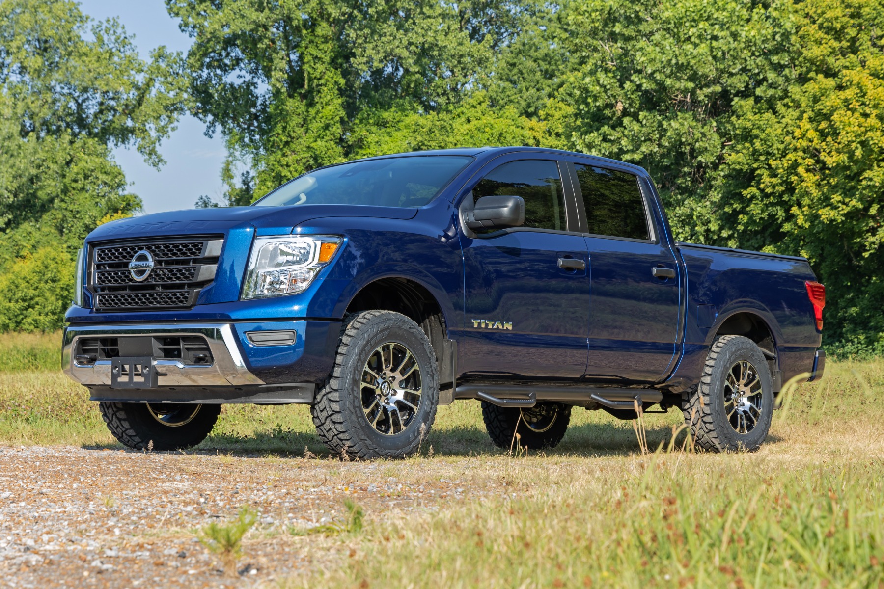 https://ewr1.vultrobjects.com/sema-data-images/DHTP/22-23_nissan_titan_2in_leveling_kit_-_861.jpg