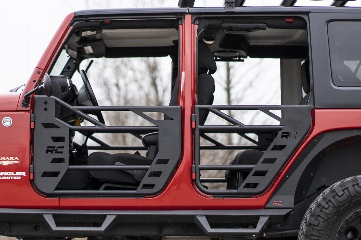 https://ewr1.vultrobjects.com/sema-data-images/DHTP/07-18_jk_front_tube_doors_-_10586_1.jpg
