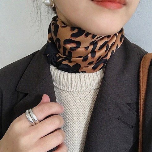 추천제품 디아픽 3color 봄 가을 여성 사각 호피 레오파드 스카프 추천제품 디아픽 3color 봄 가을 여성 사각 호피 레오파드 스카프