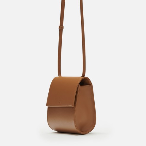 추천제품 로서울 Pochette crossbody bag Caramel 추천제품 로서울 Pochette crossbody bag Caramel