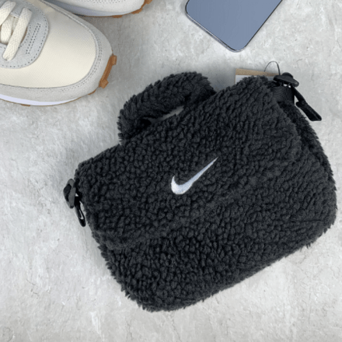 추천제품 나이키 FUR 퍼 플리스 뽀글이 크로스백 가방 RM1106 추천제품 나이키 FUR 퍼 플리스 뽀글이 크로스백 가방 RM1106