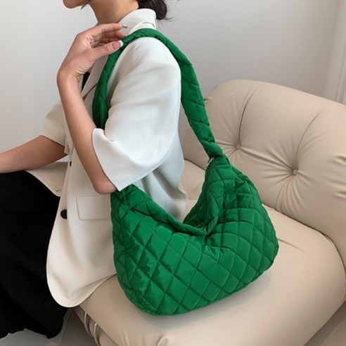 추천제품 집공감 보부상가방 패딩백 구름 퀄팅 휘뚜루마뚜루 가방 4color 추천제품 집공감 보부상가방 패딩백 구름 퀄팅 휘뚜루마뚜루 가방 4color