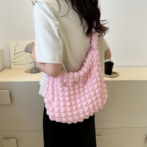 추천제품 파르떼 폼폼백 숄더백 퀼팅 보부상 가방 추천제품 파르떼 폼폼백 숄더백 퀼팅 보부상 가방