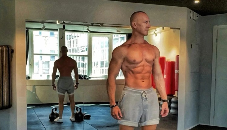 53-Year-Old Reveals 6-Pack Abs Secret: His Exact Weekly Workout 53-Year-Old Reveals 6-Pack Abs Secret: His Exact Weekly Workout