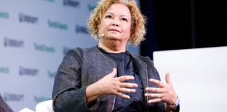 Apple’s executive shake-up continues with departures of general counsel and policy head | TechCrunch