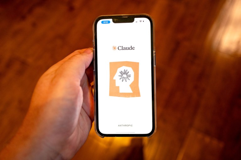 Anthropic takes aim at OpenAI, offers Claude to ‘all three branches of government’ for | TechCrunch Anthropic takes aim at OpenAI, offers Claude to ‘all three branches of government’ for | TechCrunch