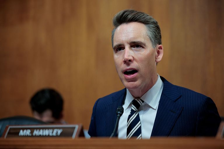 Sen. Hawley to probe Meta after report finds its AI chatbots flirt with kids | TechCrunch Sen. Hawley to probe Meta after report finds its AI chatbots flirt with kids | TechCrunch